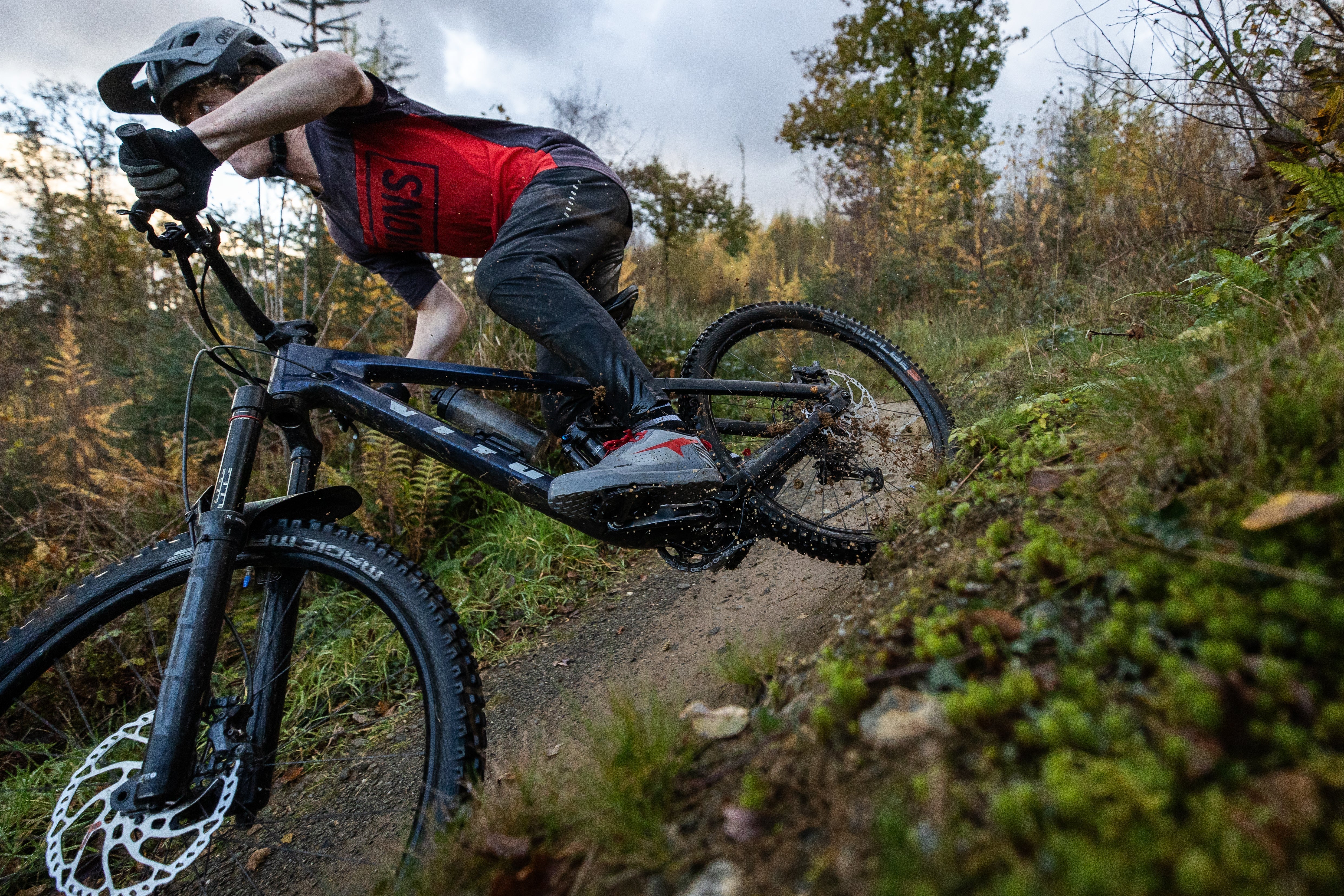 Best MTB Shoes for Wide Feet: 2026 Flat Pedal Edition