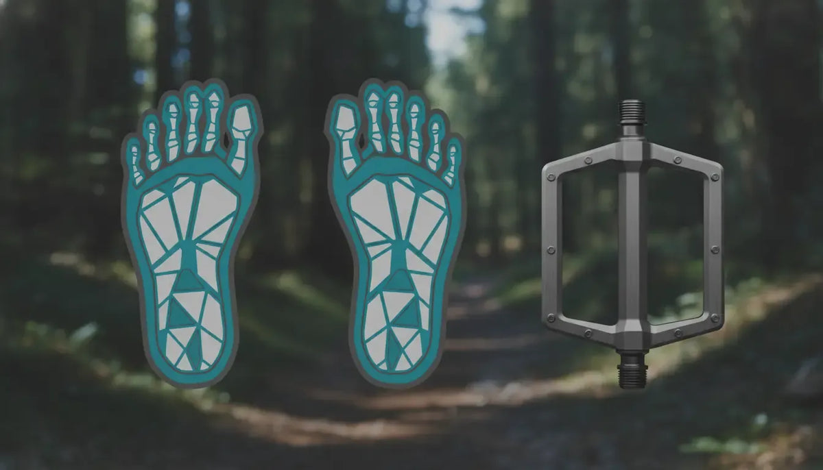 Technical comparison of standard and wide MTB shoe forefoot volume beside a flat pedal